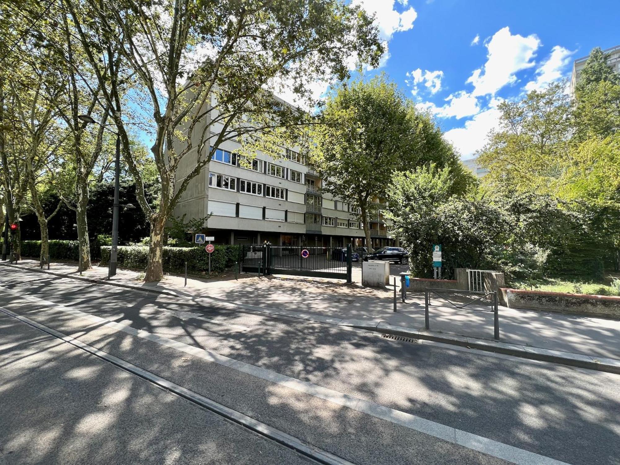 Le Celestay Villeurbanne Bagian luar foto