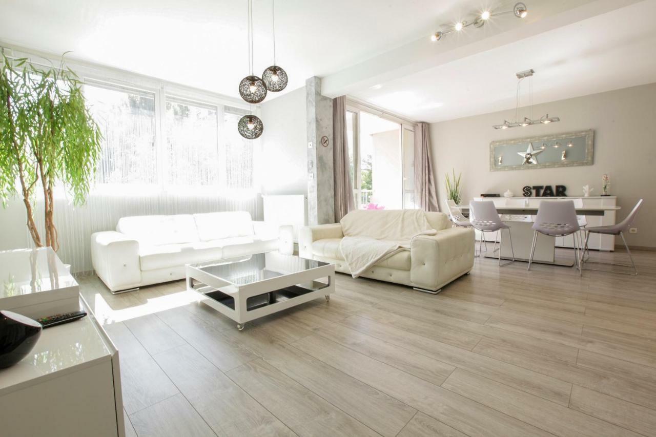 Le Celestay Villeurbanne Bagian luar foto